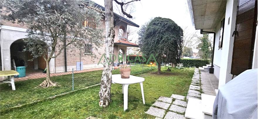 Photo 33