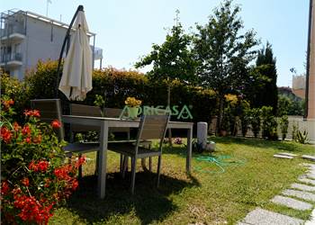 Appartamento con ingresso indipendente, giardino privato e garage – Igea Marina, Parco del Gelso