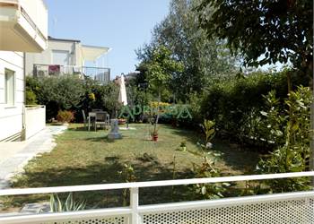Appartamento con ingresso indipendente, giardino privato e garage – Igea Marina, Parco del Gelso